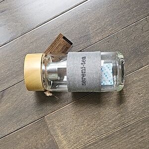 SIPS Drinkware Sereni-tea Glass Tea Infuser Bottle, NWT